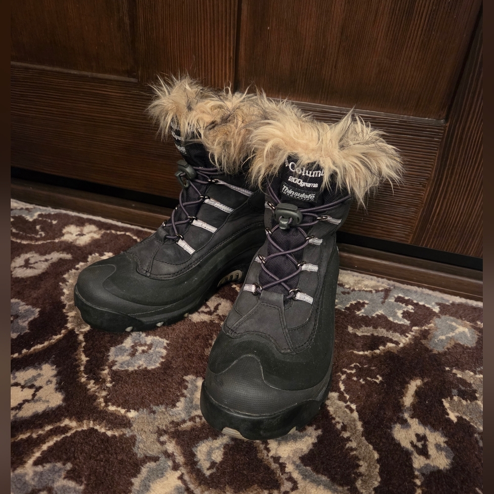 Columbia Black Bugalicious Boots with Tan Fur Trim